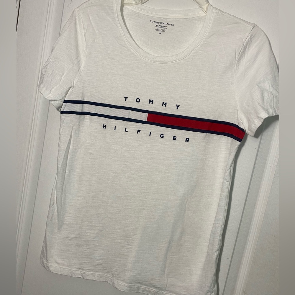 tommy hilfiger tshirt 🤍❤️